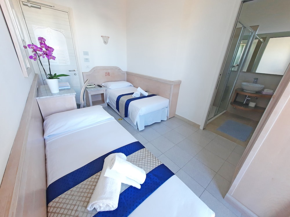 Economy Twin Room, Partial Sea View photo 1