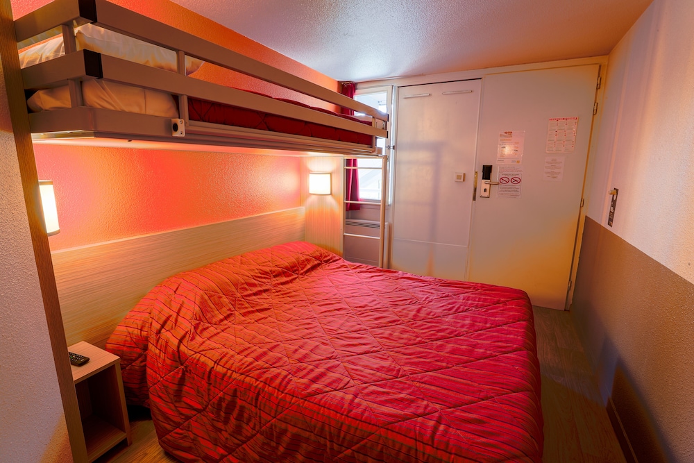 Standard Room, Multiple Beds (1 Double and 1 Single bed) - Photo 2