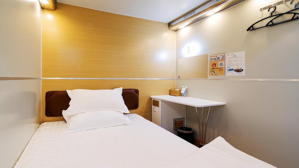 Double Room, 1 Double Bed, Non Smoking, Housekeeping photo 1
