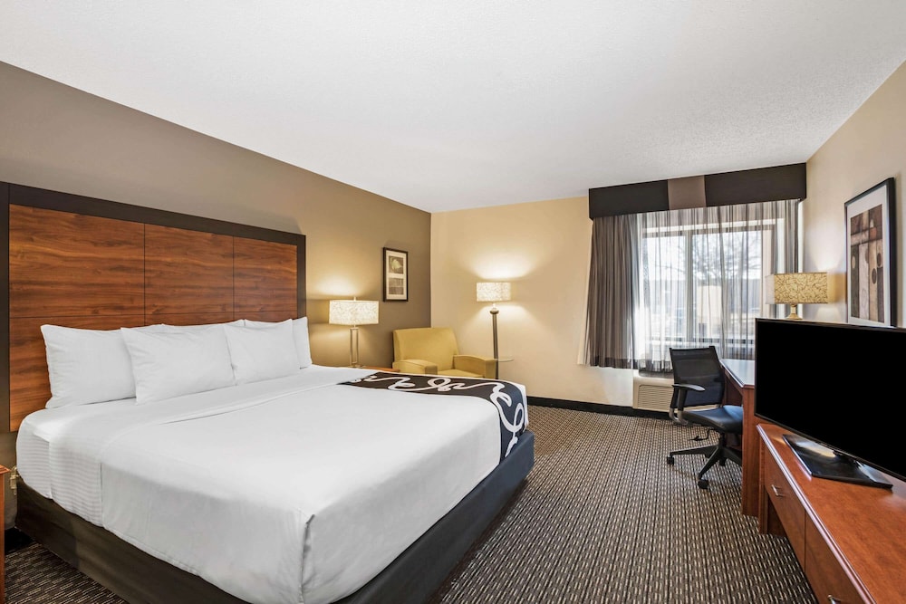 Suite, 1 King Bed, Non Smoking - Photo 4