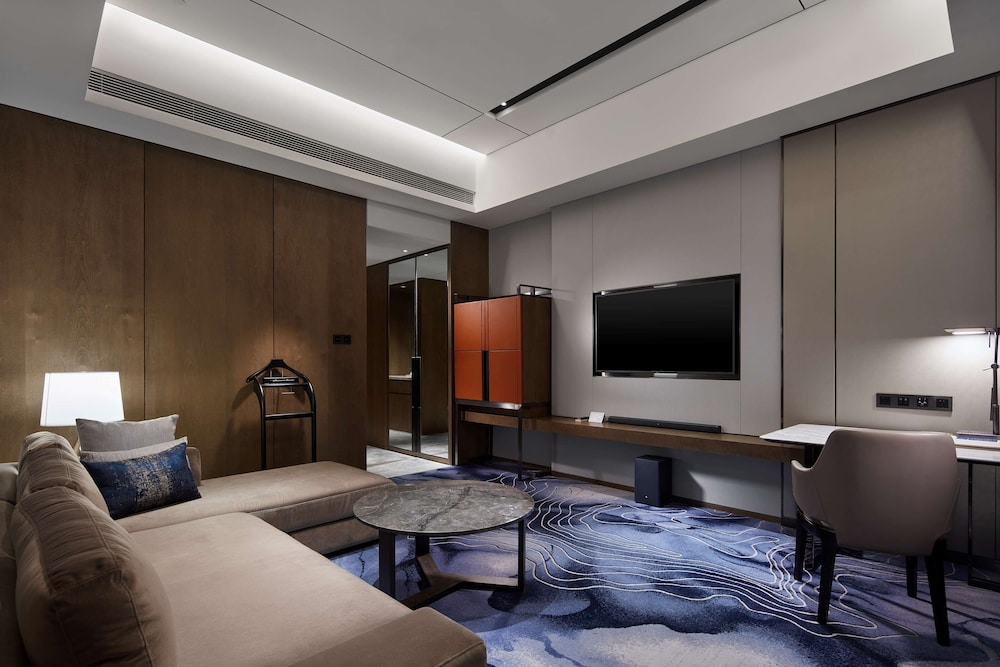 King One Bedroom Suite - Photo 4