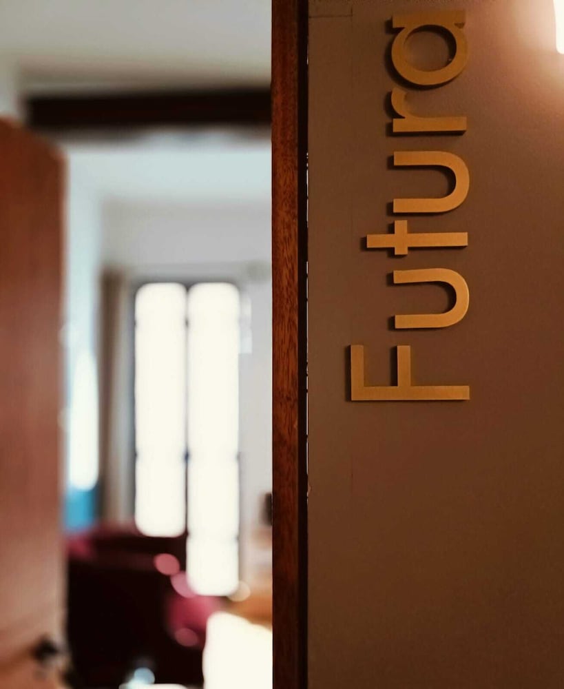Standard Futura photo 1