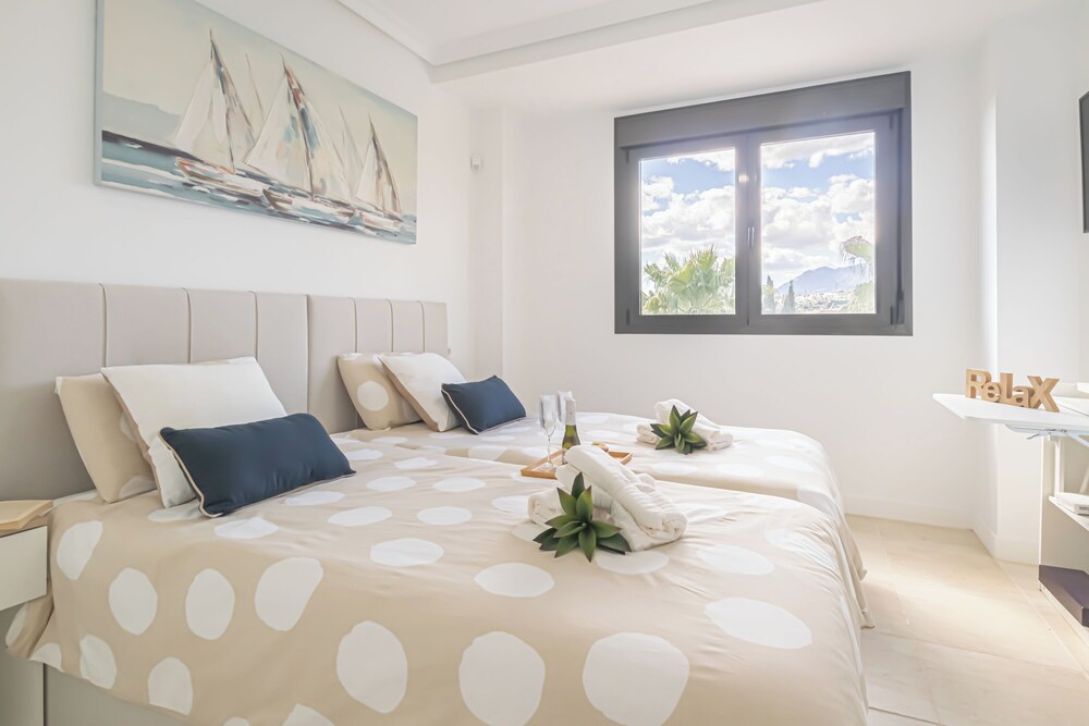 Luxury Penthouse, Multiple Bedrooms, 2 Bathrooms, Mountainside (Sunset Mar Azul Sunny Views)