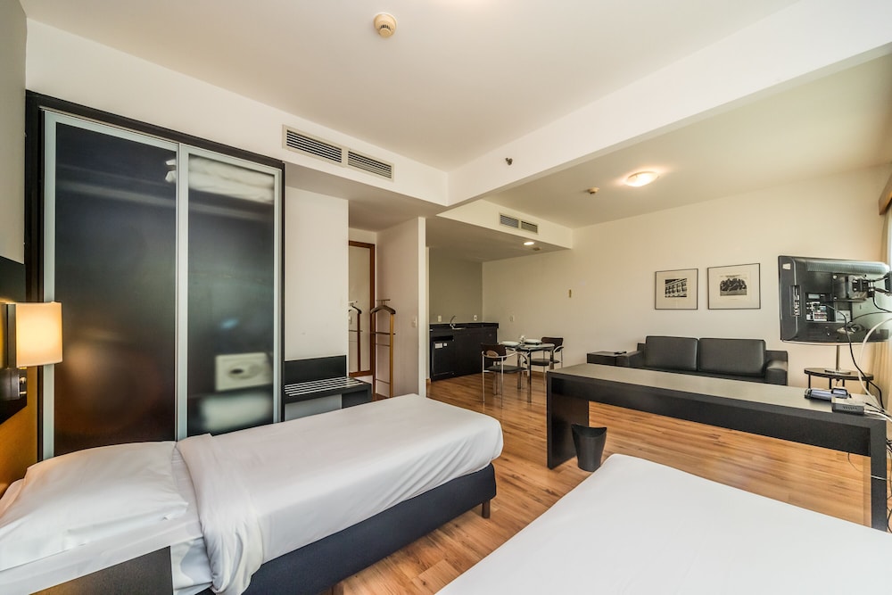 Available room thumbnail 6