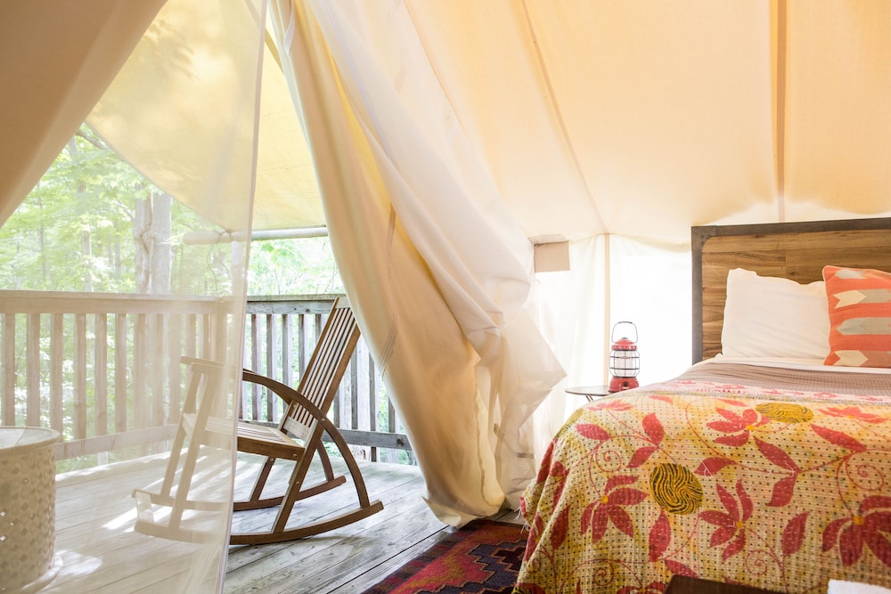 Electric King tent photo 3