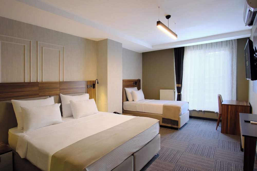 Luxury Suite, Partial Sea View photo 2
