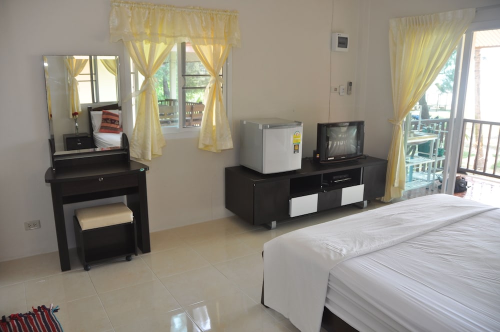 Partial seaview bungalow photo 2