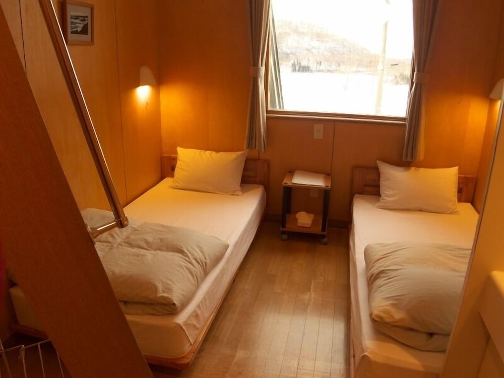 Room for 5 with Loft (no bathroom), Mountain View, Non Smoking photo 3