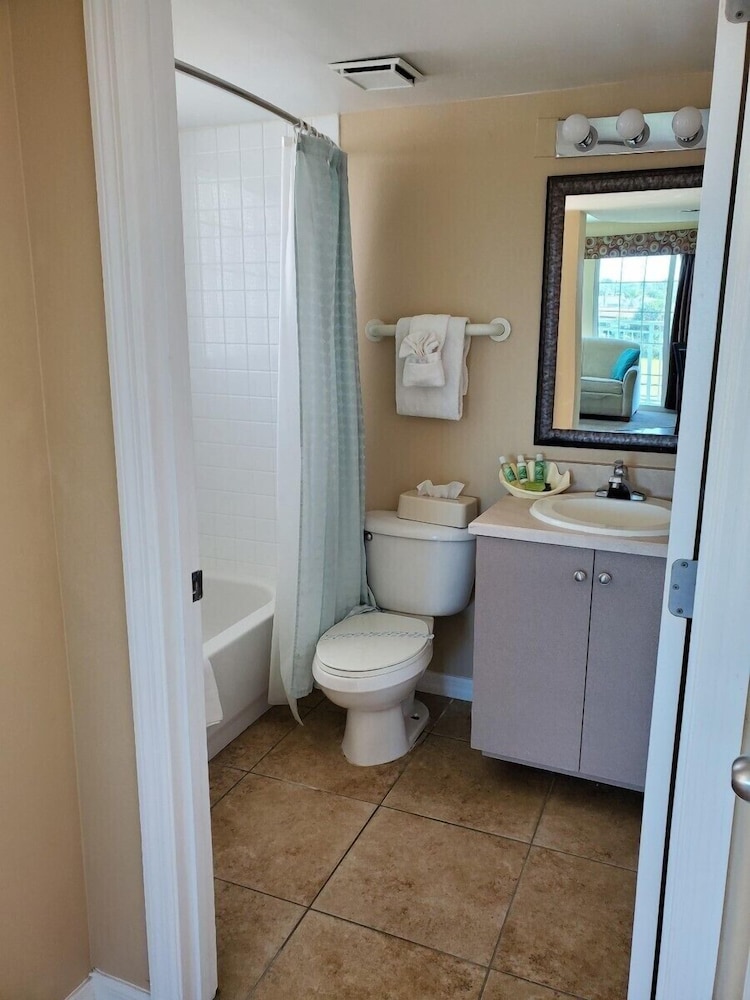 Apartment, 1 King Bed, Ocean View - Photo 6
