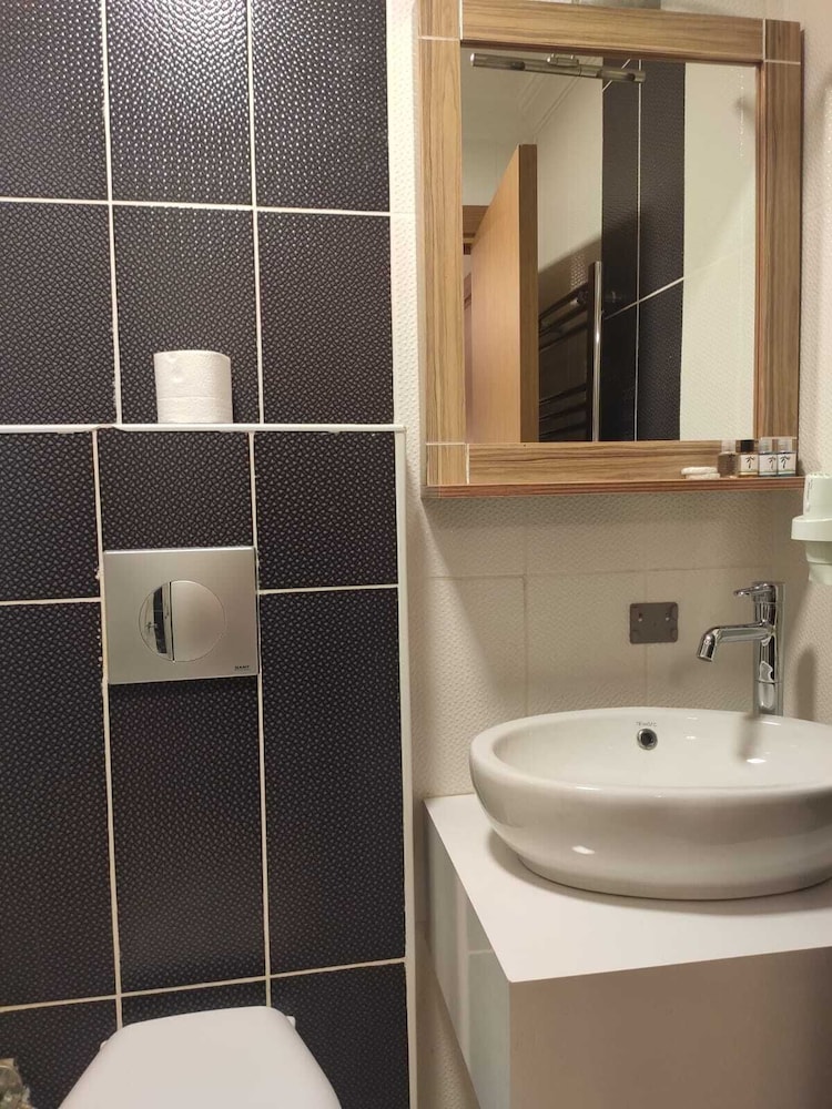 Economy Single Room, 1 Twin Bed, No Windows photo 3