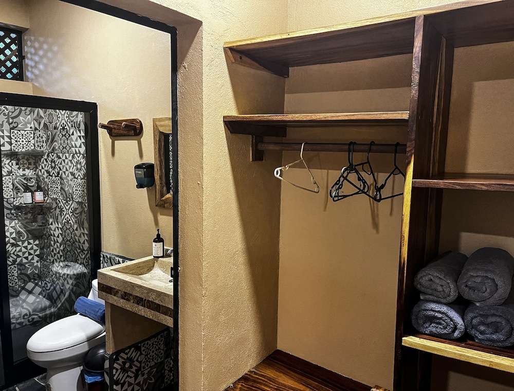 Junior Room, 1 Queen Bed, Ensuite, Ground Floor photo 2