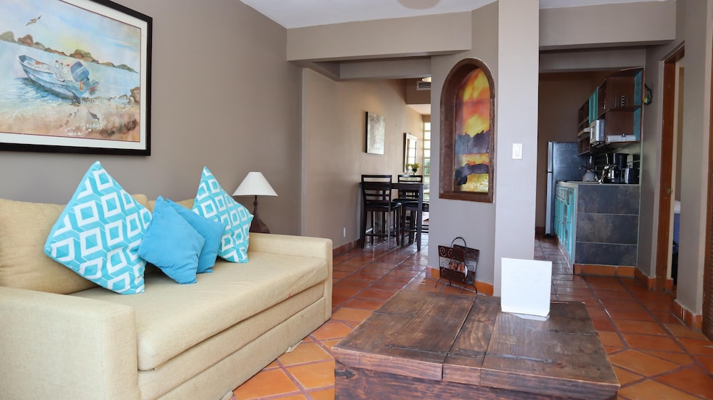Superior Studio Suite, Partial Ocean View photo 2