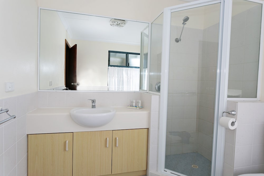 One-Bedroom Apartment with Spa Bath - Photo 10