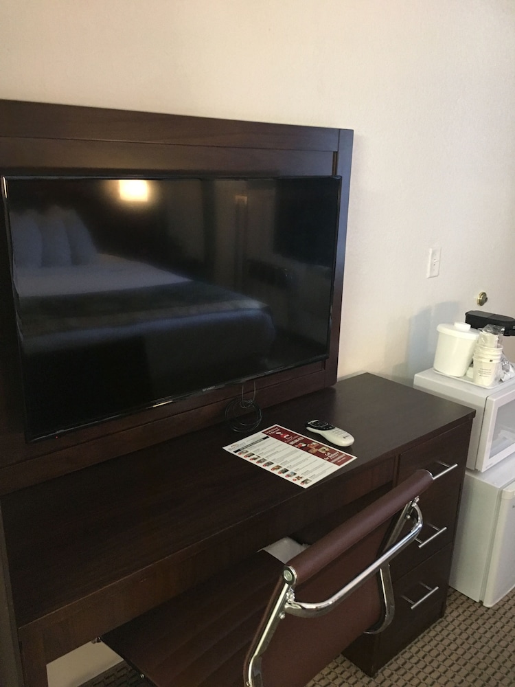 Room, Multiple Beds, Non Smoking - Photo 5