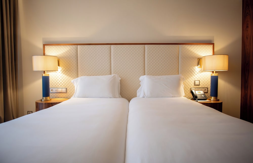 Superior with Two Twin Beds and Balcony (Non Smoking) - Photo 1