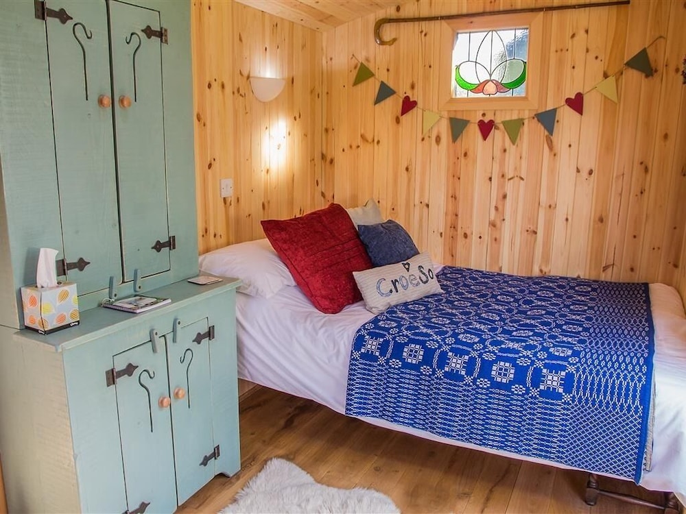 Room, Private Bathroom (and Pod) photo 2