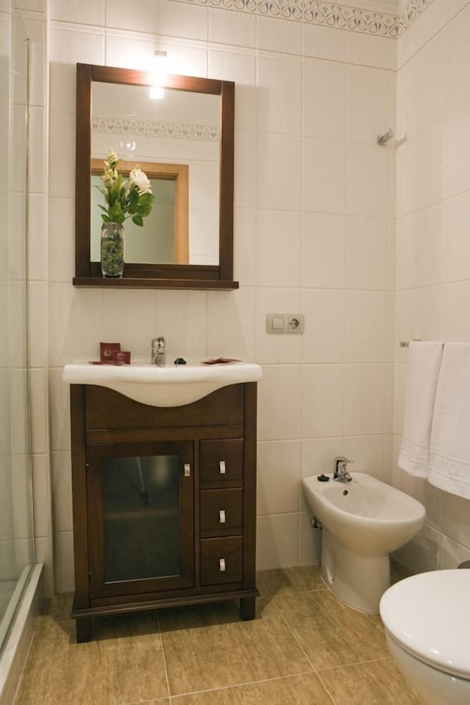 Triple Room (2 adults and 1 child) photo 3