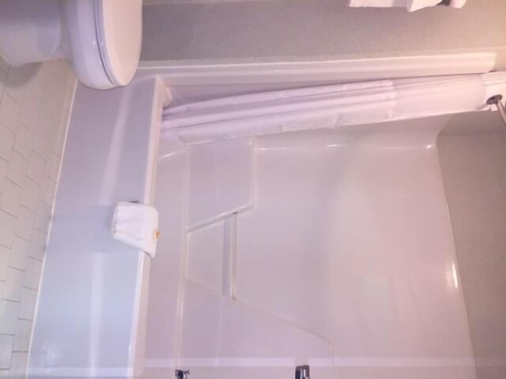 Deluxe Room, 2 Queen Beds, Non Smoking (Pet Friendly) photo 3