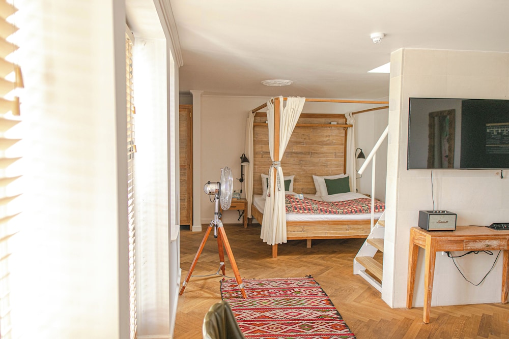 Panoramic Penthouse, 1 Queen Bed, Hot Tub, City View photo 1