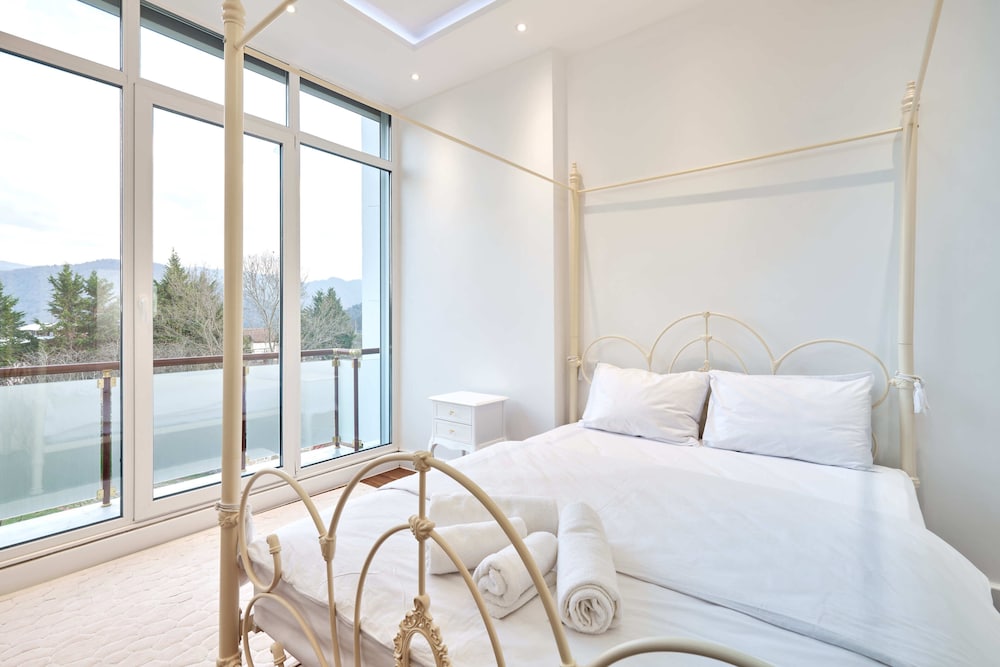 Luxury Condo photo 3