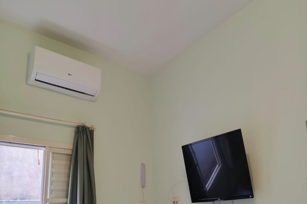 Suite (Triple, 1 Double bed + 1 Single bed) photo 3