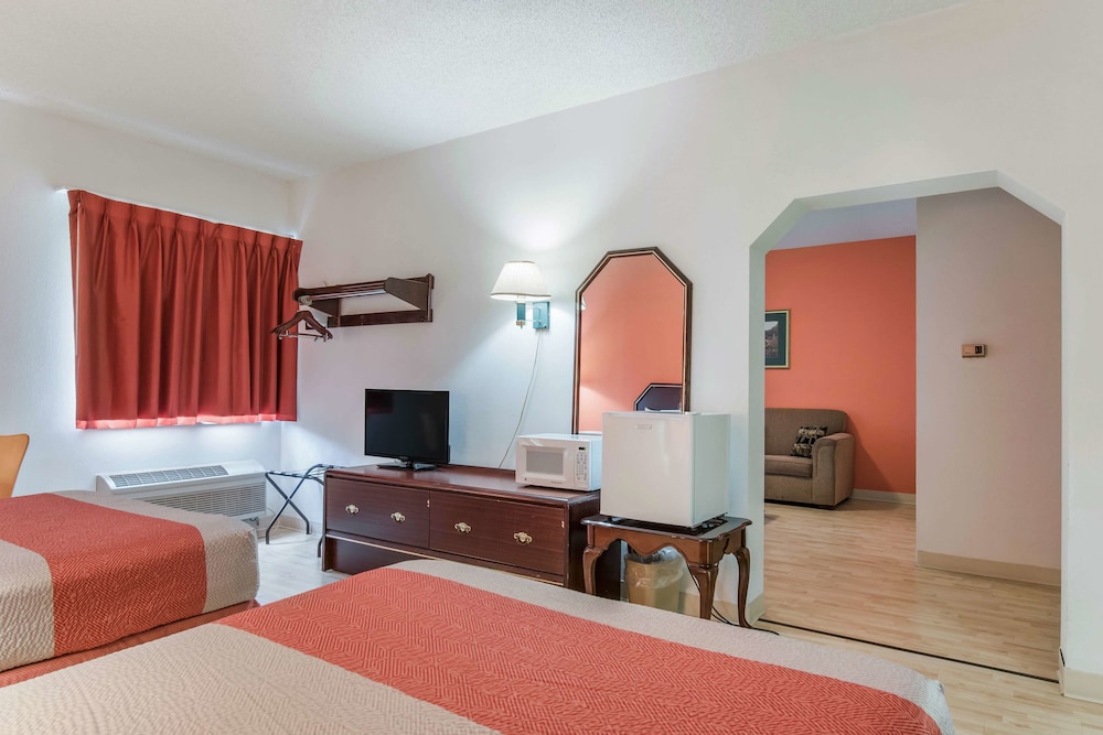 Standard Suite, 2 Double Beds, Non Smoking photo 3