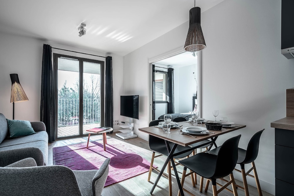 Classic Apartment, Balcony - Photo 6