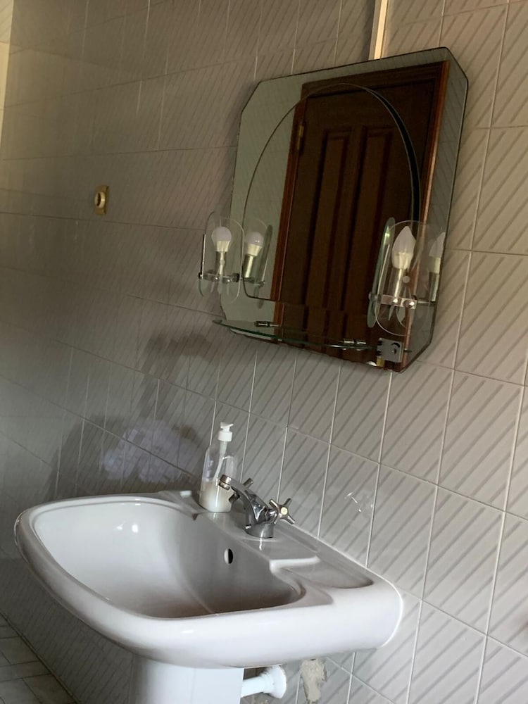 Basic Twin Room (SUITE 18) photo 2