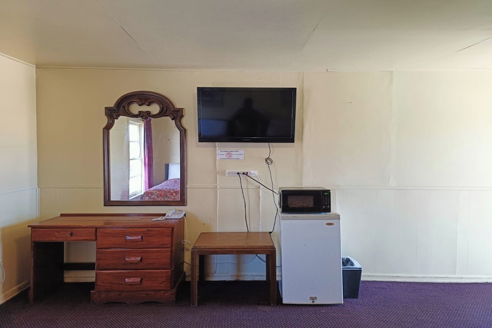 Room, 2 Queen Beds, Smoking photo 3
