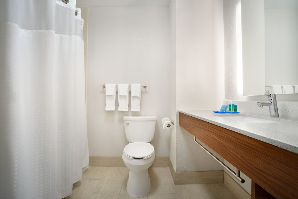Suite, 1 Bedroom - Photo 5