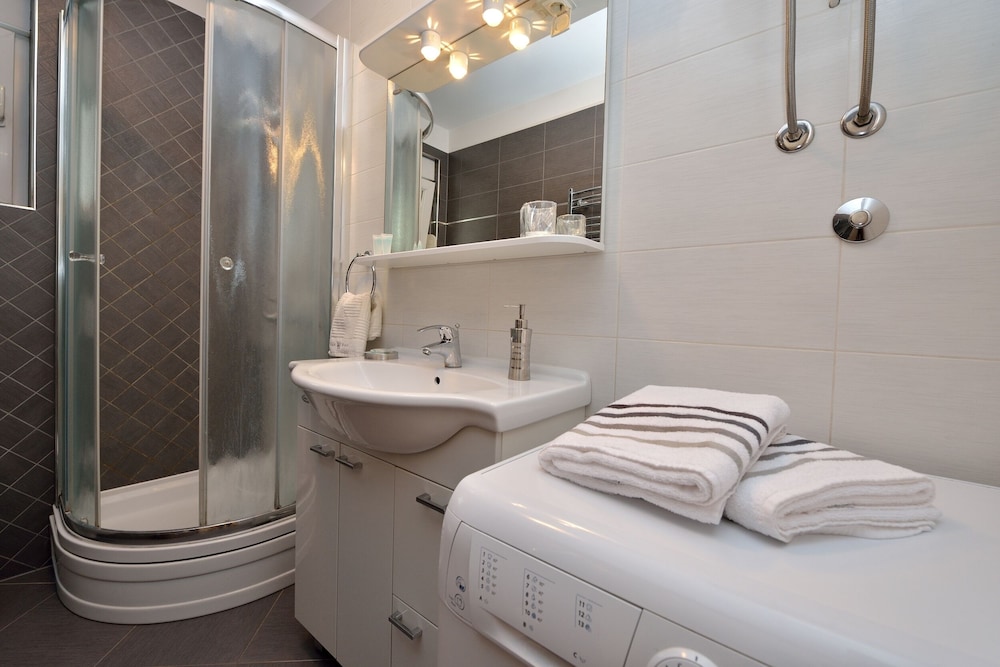 Deluxe Apartment, 1 Queen Bed with Sofa bed, Balcony, Garden View photo 3