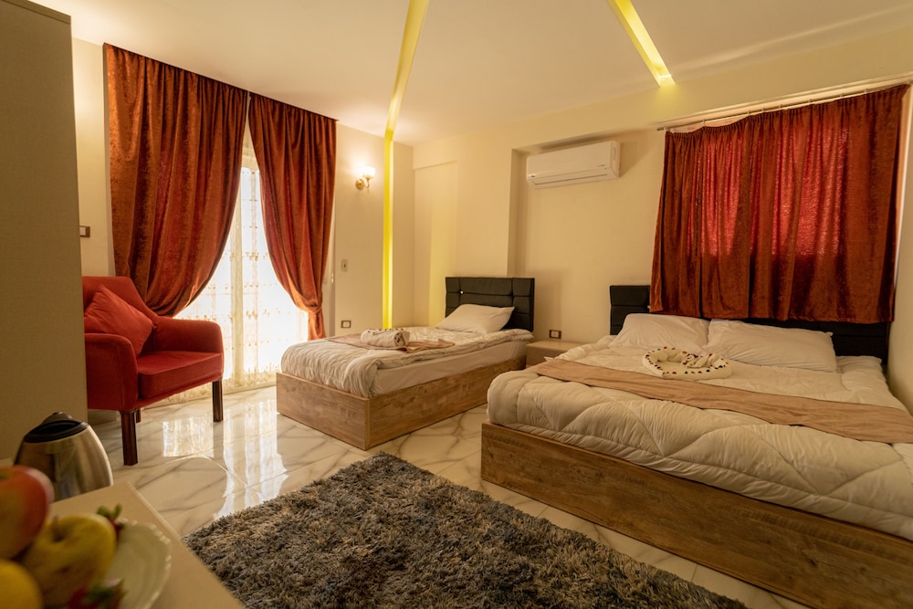 Triple Room, City View photo 3