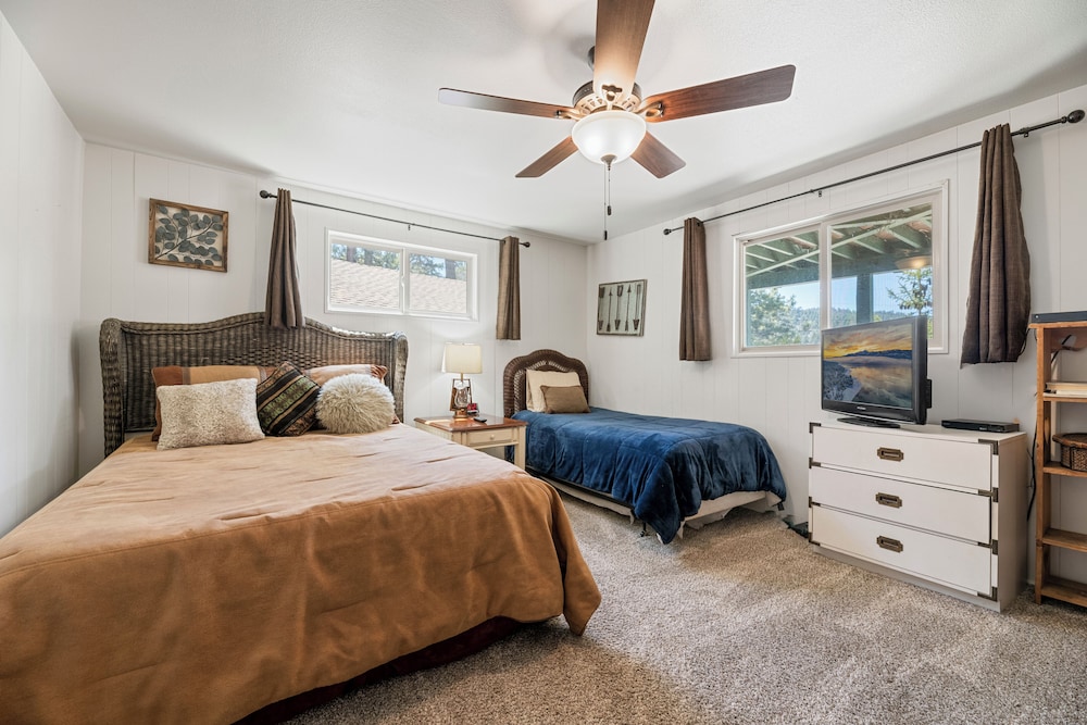 House, Multiple Beds, Hot Tub, Mountain View
