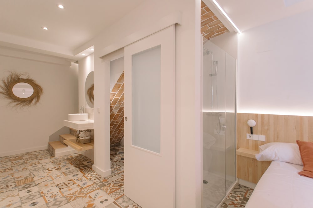 Comfort Duplex, Ensuite - Photo 20