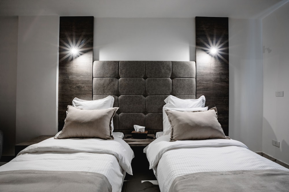 Deluxe Twin Room With Balcony photo 2