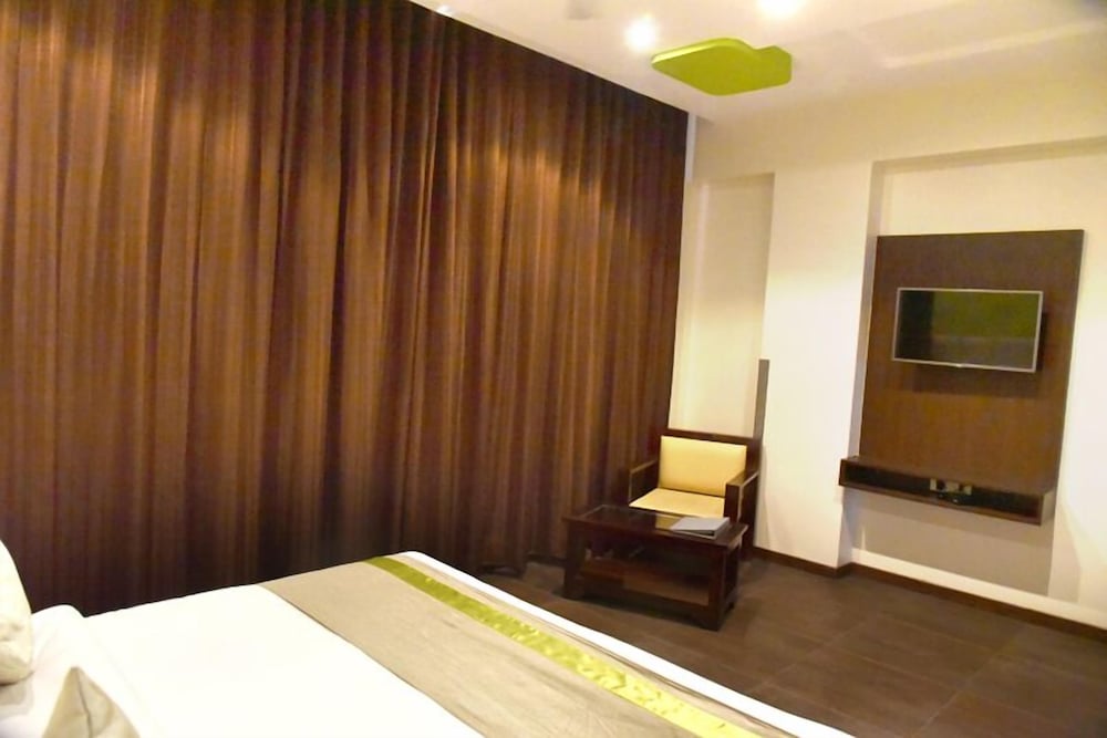 Executive Room - Photo 7