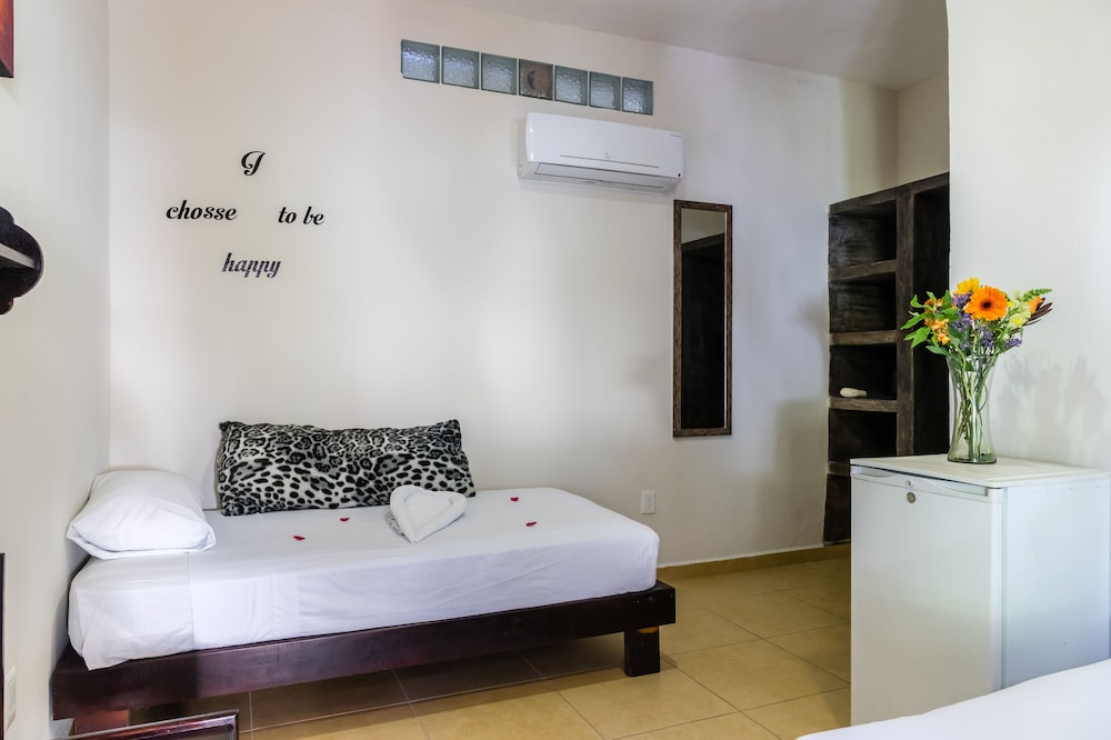 Standard Double Room, Multiple Beds, Non Smoking, Pool View (Junior Suite) photo 1