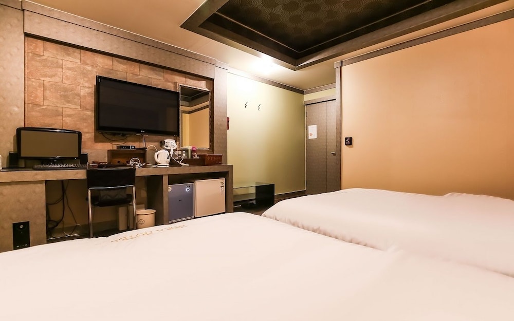 Twin Room - Photo 3