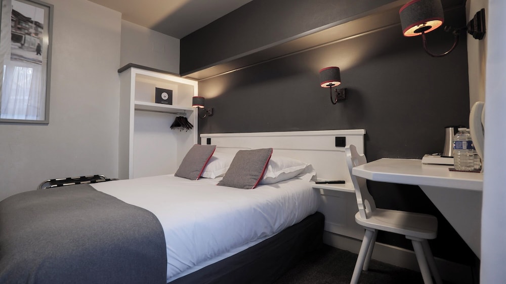 Classic Double Room Classic Double Room