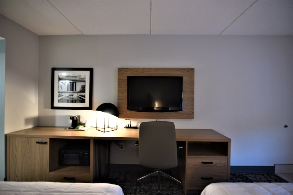 Studio Suite, 2 Queen Beds, Non Smoking - Photo 2