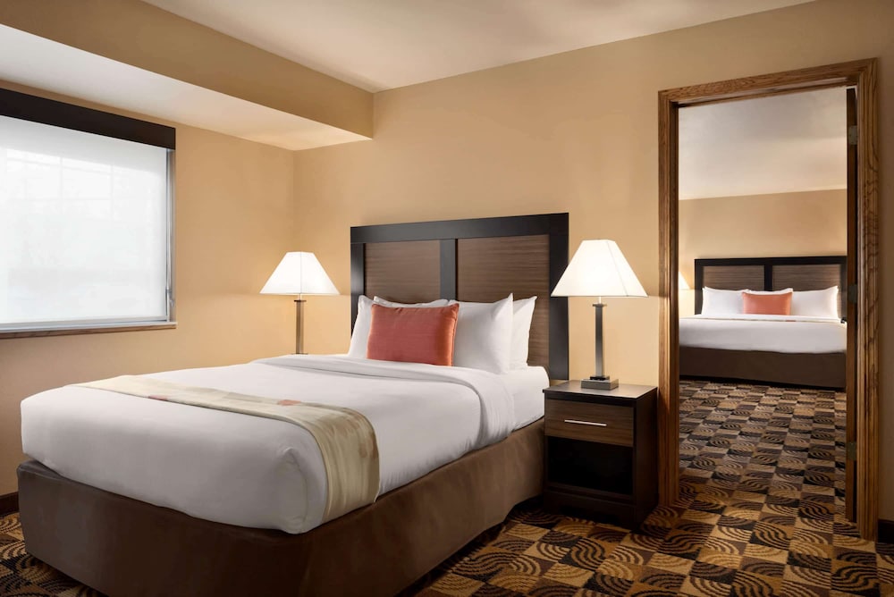 Suite, 2 Queen Beds, Non Smoking (Two Bedroom) - Photo 3