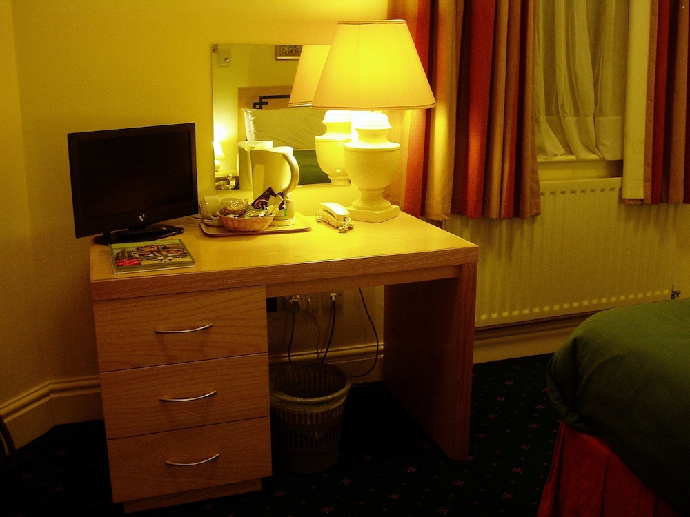 Basic Quadruple Room, Multiple Beds - Photo 2