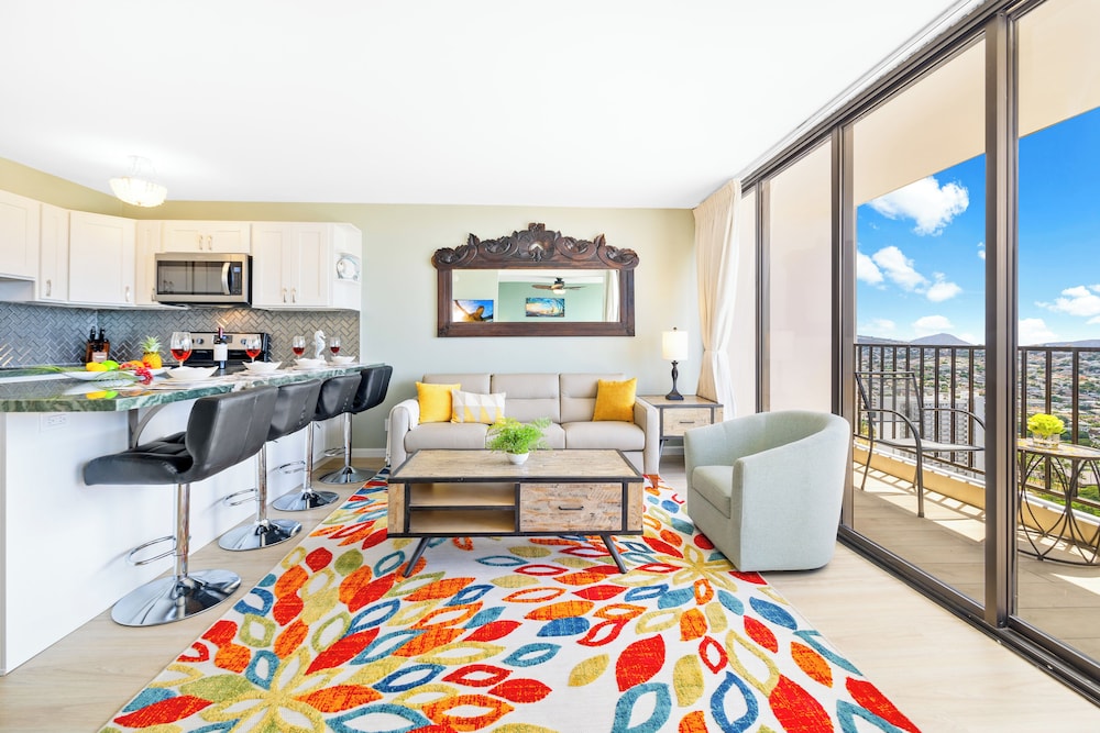 Diamond Head and Ocean views with King Bed and Parking: Condo, 1 Bedroom, Air conditioning, Ocean View (0146) photo