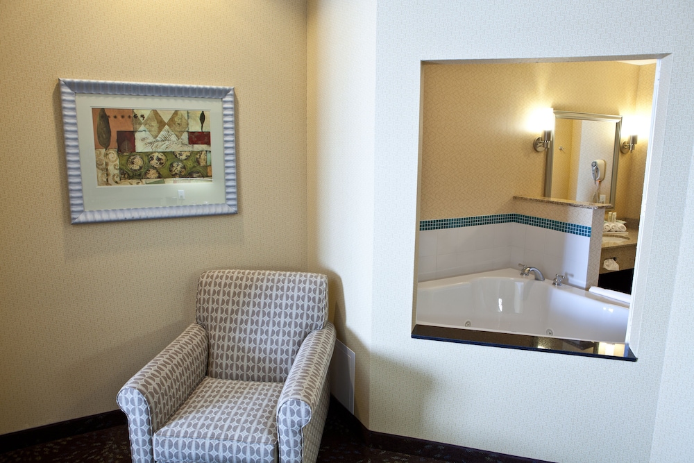 Suite, 1 King Bed, Jetted Tub (Additional Living Area) - Photo 1