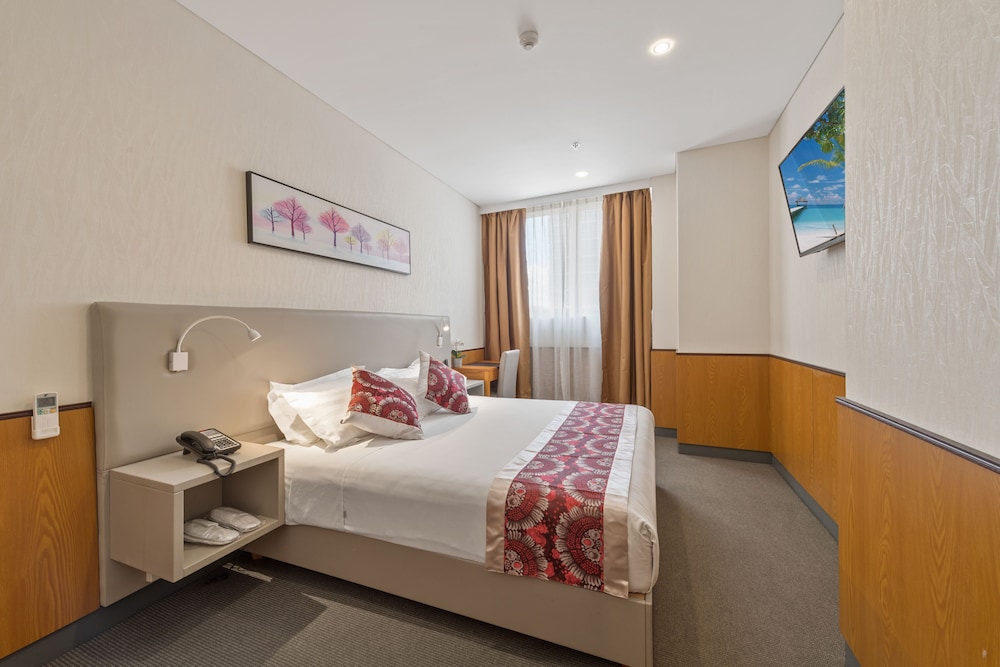 Signature Suite, Multiple Beds photo 1