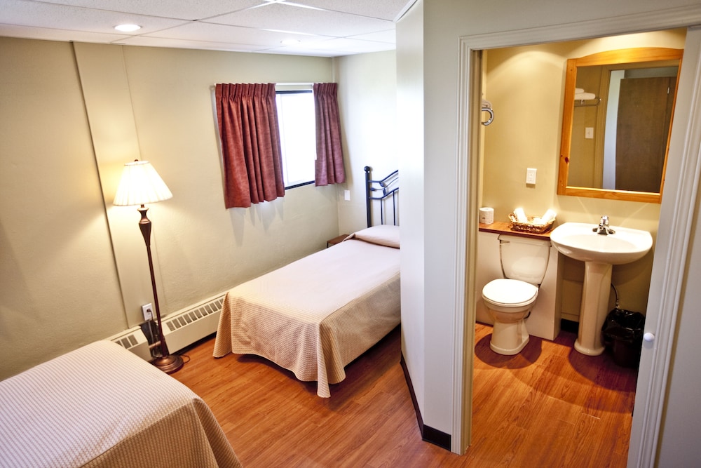 Twin Room, 2 Twin Beds, Private Bathroom photo 1
