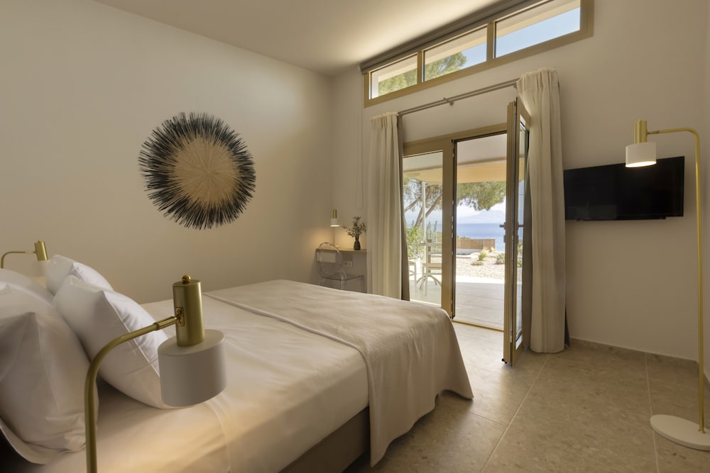 Standard Double or Twin Room, Ocean View photo 1