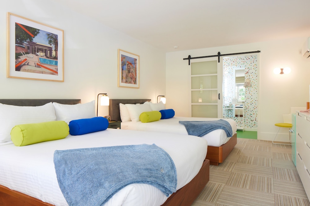 Standard Room, 2 Queen Beds photo 1