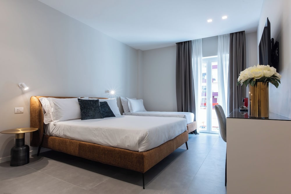 Deluxe Triple Room, Balcony, City View photo 2