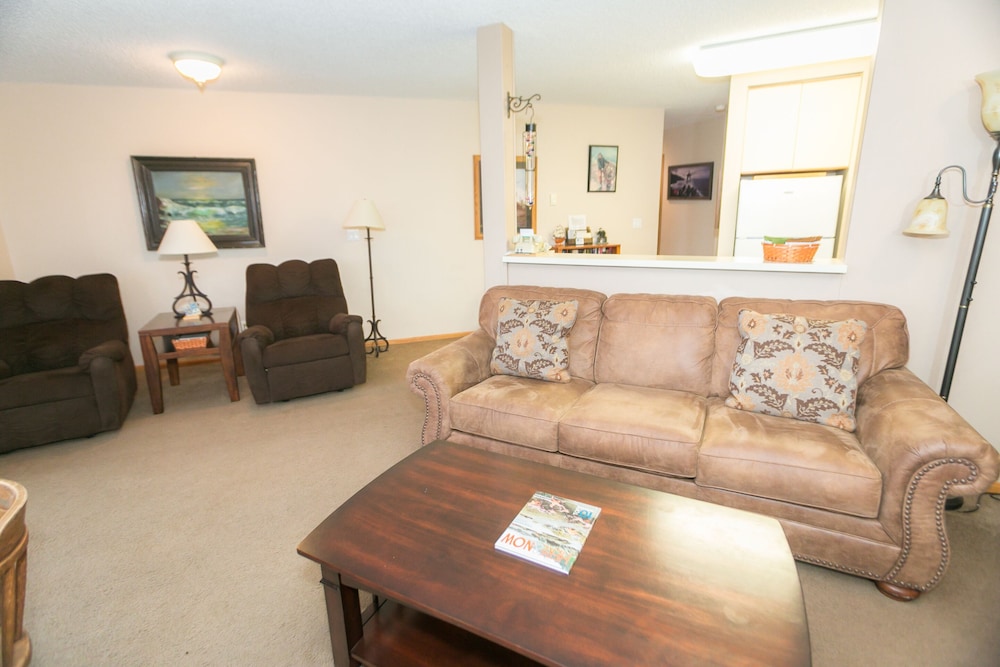 Deluxe Room, Multiple Beds, Kitchen, Pool View (1 Bedroom Dlx -Room 201-Pet Friendly) - Photo 13